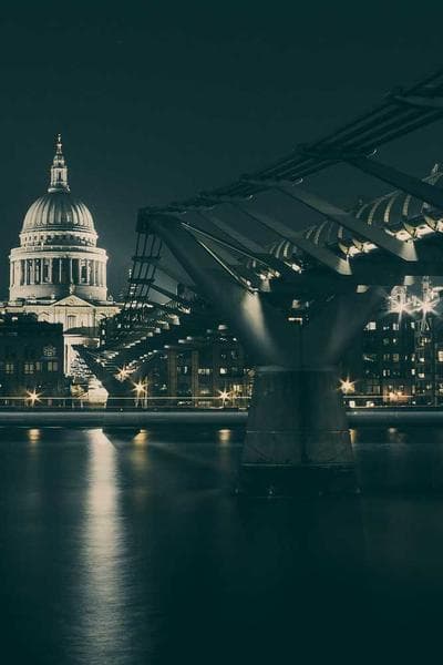 Ánh Trăng Nơi Phố Cũ